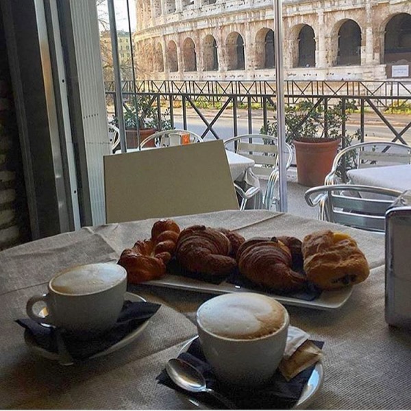 Breakfast at Colosseum and guided tour  